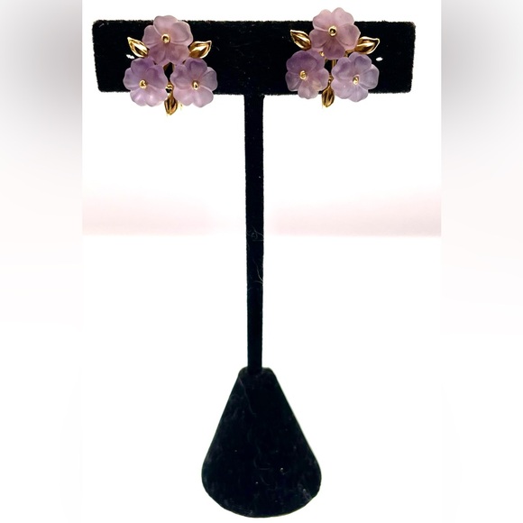 Vintage Signed Napier GoldTone Spring Back ClipOn Earrings Purple Lucite Flowers - Picture 7 of 11